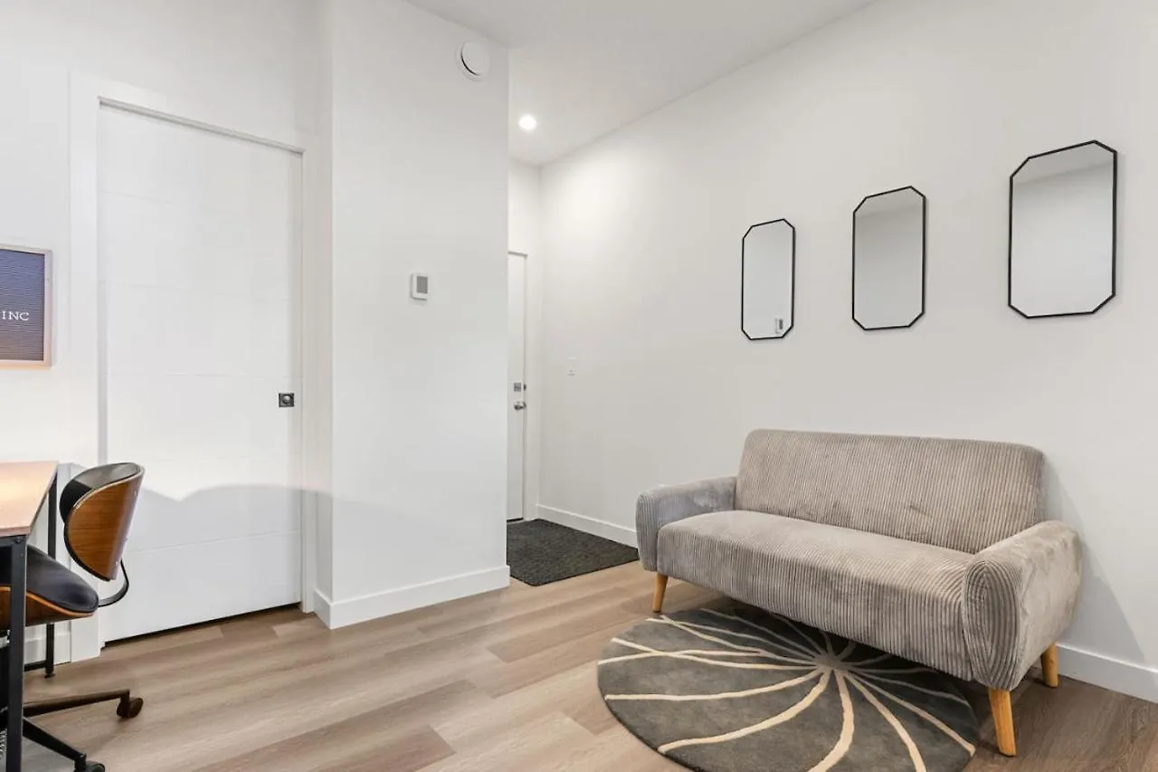 New Luxury Rated Aspen Home, Incl. Free Banff Pass YYC