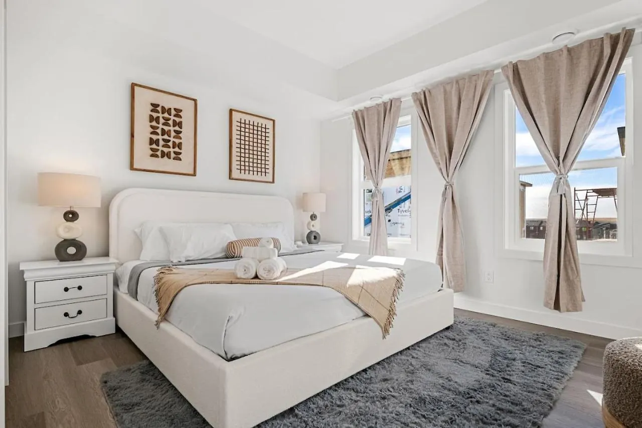 New Luxury Rated Aspen Home, Incl. Free Banff Pass YYC 0*,