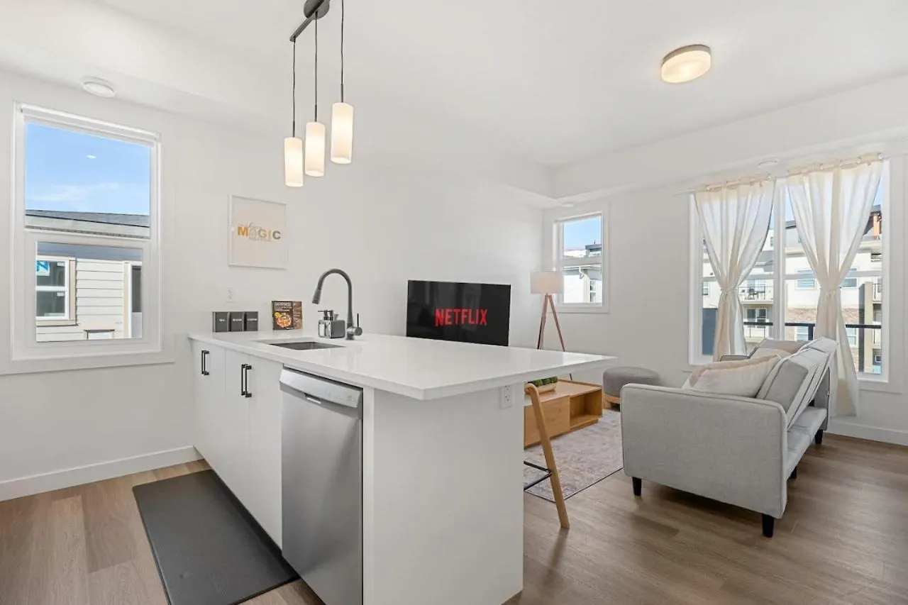 New Luxury Rated Aspen Home, Incl. Free Banff Pass YYC